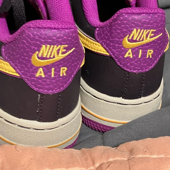 Nike Air Force 1 Low Sz 3.5 Y Style: DX5805-500 EUC Purple/Black - Picture 6 of 12